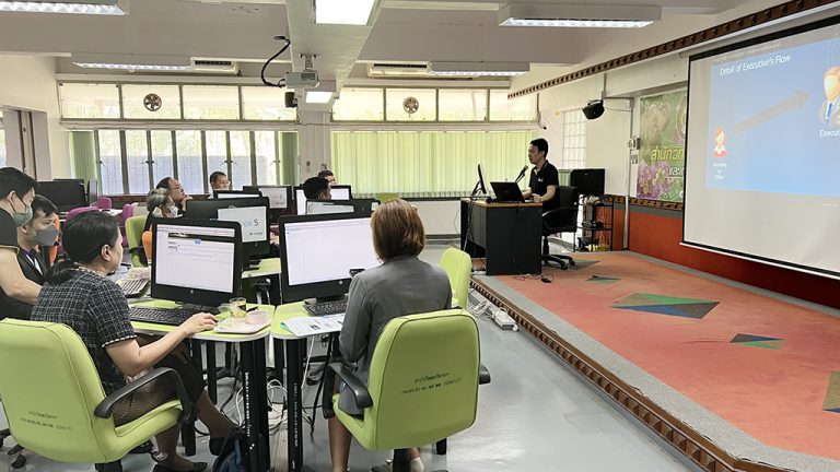 อบรมการใช้งานระบบสารบรรณอิเล็กทรอนิกส์ให้แก่คณะผู้บริหารของมหาวิทยาลัยราชภัฏสุรินทร์