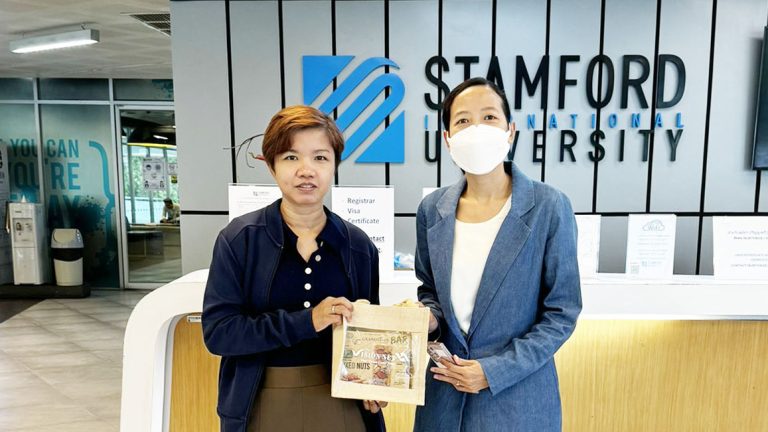 เจ้าหน้าที่การตลาดระบบบริการการศึกษาเข้าพบลูกค้า ณ มหาวิทยาลัยแสตมฟอร์ด