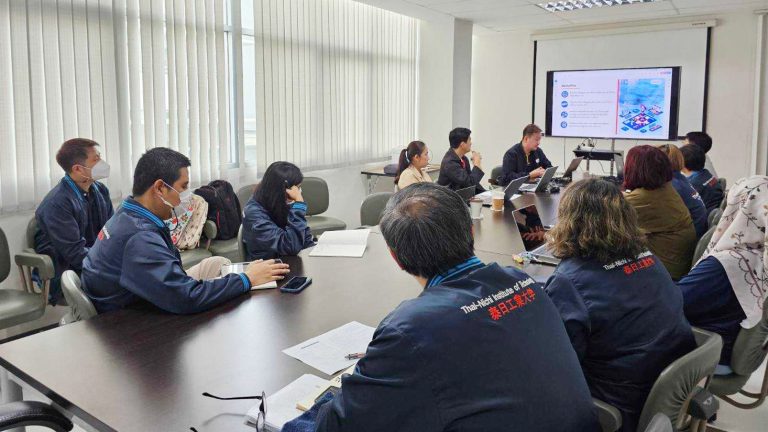 ประชุมนำเสนอโครงการปรับปรุงและพัฒนาระบบสารสนเทศของมหาวิทยาลัย ณ สถาบันเทคโนโลยีไทย-ญี่ปุ่น