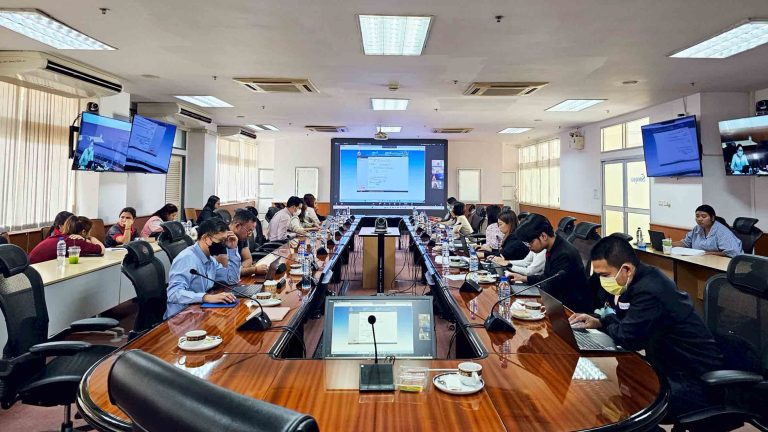 อบรมระบบสารสนเทศการฝึกประสบการณ์วิชาชีพ ระยะที่ 4 ณ มหาวิทยาลัยเทคโนโลยีราชมงคลธัญบุรี