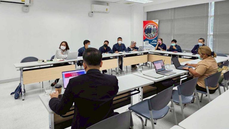 ประชุมรายงานผลการดำเนินงานตามรอบระยะเวลาบำรุงรักษาระบบบริการการศึกษา และระบบรับสมัครออนไลน์ สถาบันเทคโนโลยีไทย-ญี่ปุ่น