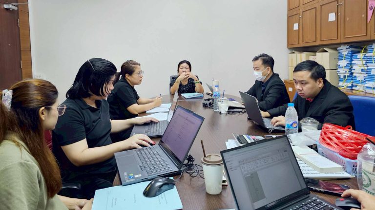 ประชุมรายงานสรุปผลการดำเนินงานโครงการบำรุงรักษาโปรแกรมระบบบริการการศึกษา มหาวิทยาลัยหอการค้าไทย