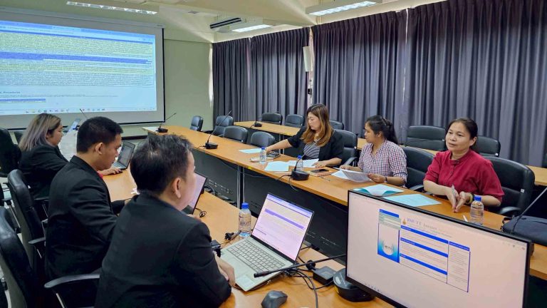 บริษัท วิชั่นเน็ต จำกัด เข้าร่วมประชุมรายงานสรุปผลการดำเนินงานโครงการบำรุงรักษาโปรแกรมระบบบริการการศึกษา มหาวิทยาลัยเทคโนโลยีราชมงคลธัญบุรี