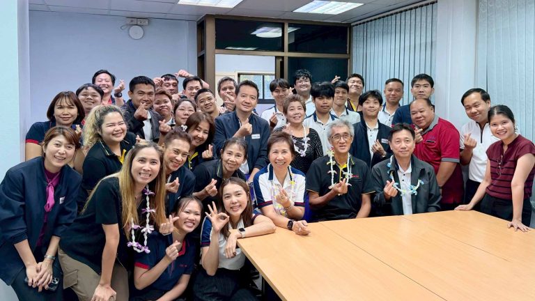 สรงน้ำพระและรดน้ำดำหัวผู้ใหญ่เพื่อขอพรผู้ใหญ่เนื่องในเทศกาลสงกรานต์ ประจำปี 2569