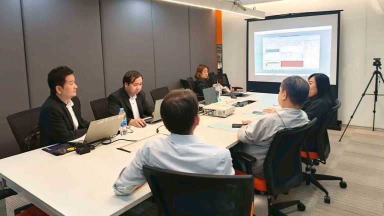 ประชุมรายงานผลการดำเนินงานตามรอบระยะเวลาบำรุงรักษา โปรแกรมระบบบริการการศึกษา ณ วิทยาลัยการจัดการ มหาวิทยาลัยมหิดล