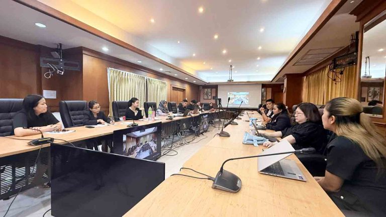 ประชุมปิดโครงการพัฒนาระบบเครื่องคอมพิวเตอร์แม่ข่ายและระบบสารสนเทศ เพื่อสนับสนุนการจัดการเรียนการสอน จำนวน 1 ระบบ ณ สถาบันเทคโนโลยีปทุมวัน